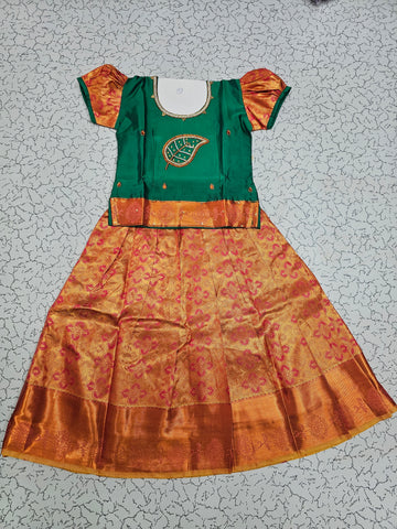 Emerald green and golden bridal silk pattu pavadai for kids with leaf embroidery and puff sleeves – Sri Thulir Tex South Indian traditional kids wear