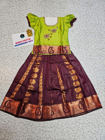 Kids green top and maroon emboss skirt pattu pavadai set – Sri Thulir Tex