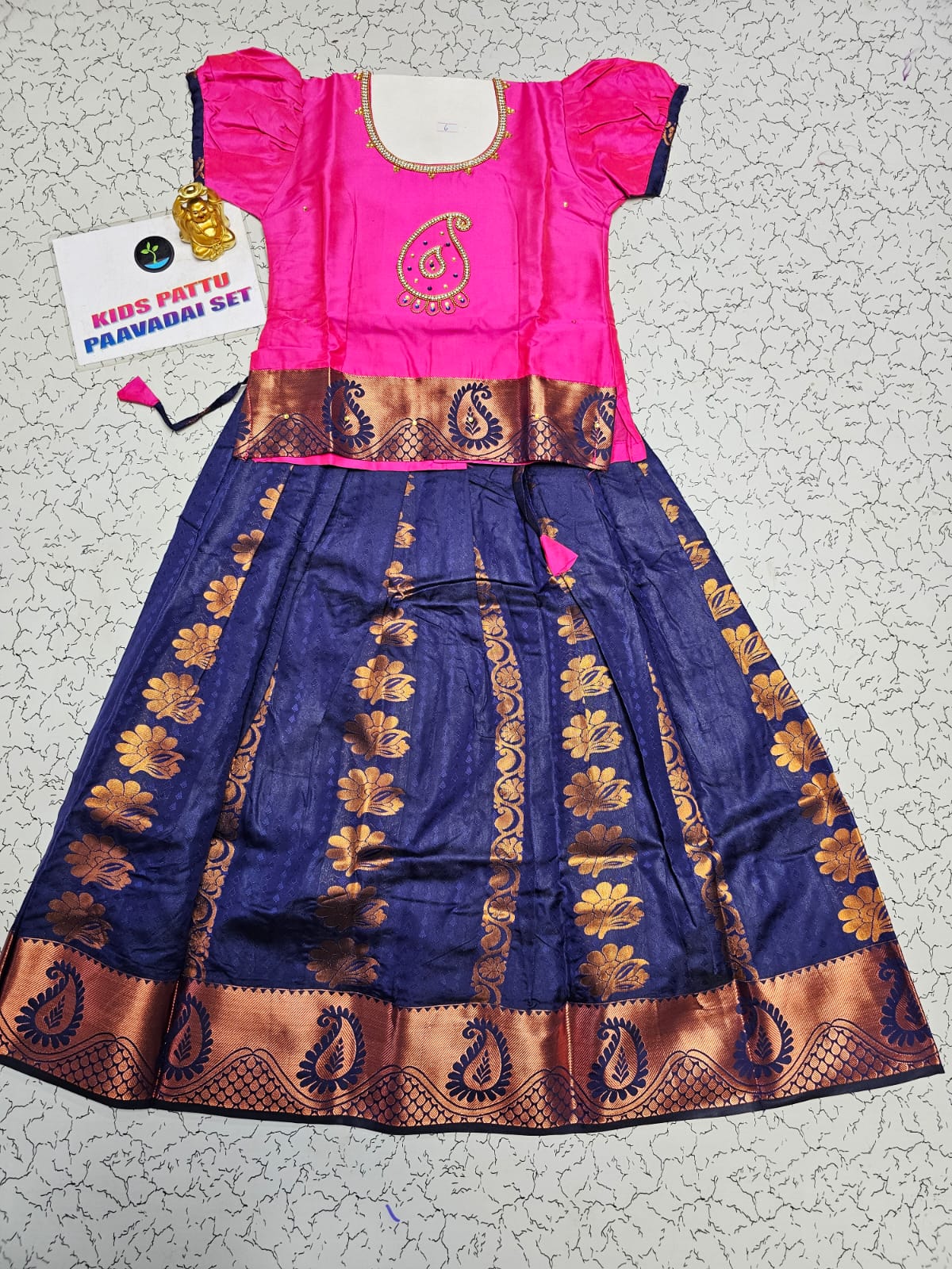Kids pink semi silk top with navy blue emboss skirt pattu pavadai – Sri Thulir Tex