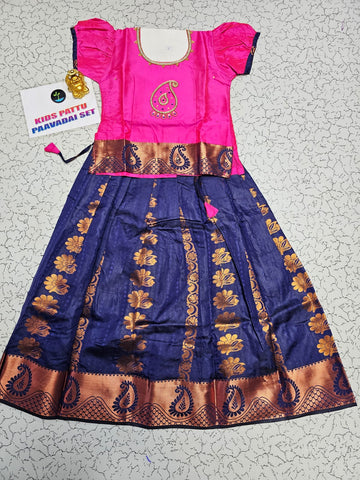 Kids pink semi silk top with navy blue emboss skirt pattu pavadai – Sri Thulir Tex