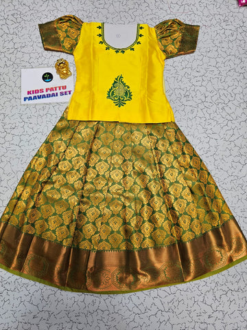 Kids yellow semi silk top with green bridal silk zari skirt – Pattu Pavadai Set – Sri Thulir Tex