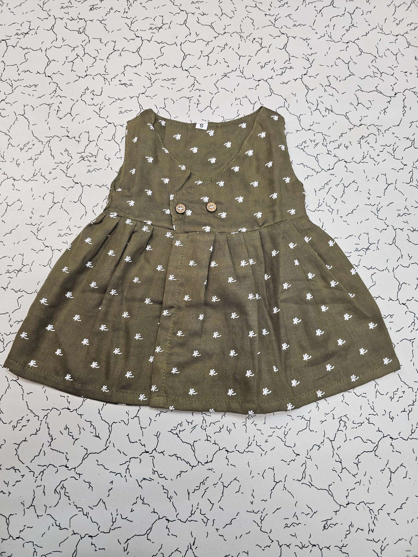Olive green muslin baby jabla frock with white printed pattern and front buttons – Sri Thulir Tex