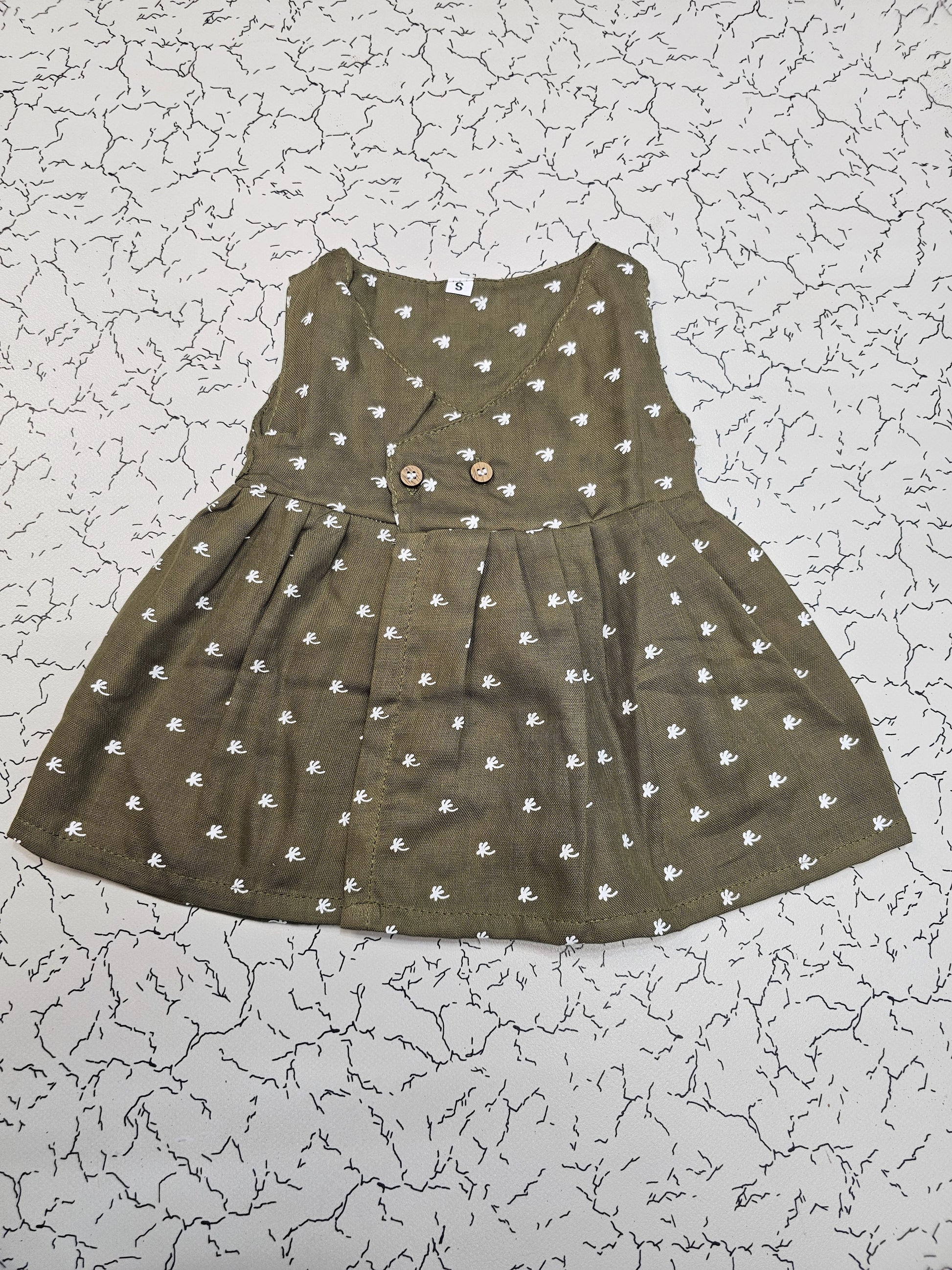 Olive green muslin baby jabla frock with white printed pattern and front buttons – Sri Thulir Tex