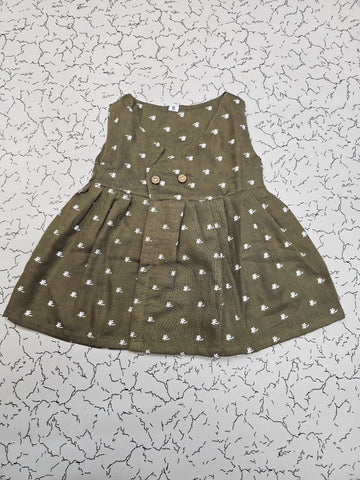 Olive green muslin baby jabla frock with white printed pattern and front buttons – Sri Thulir Tex